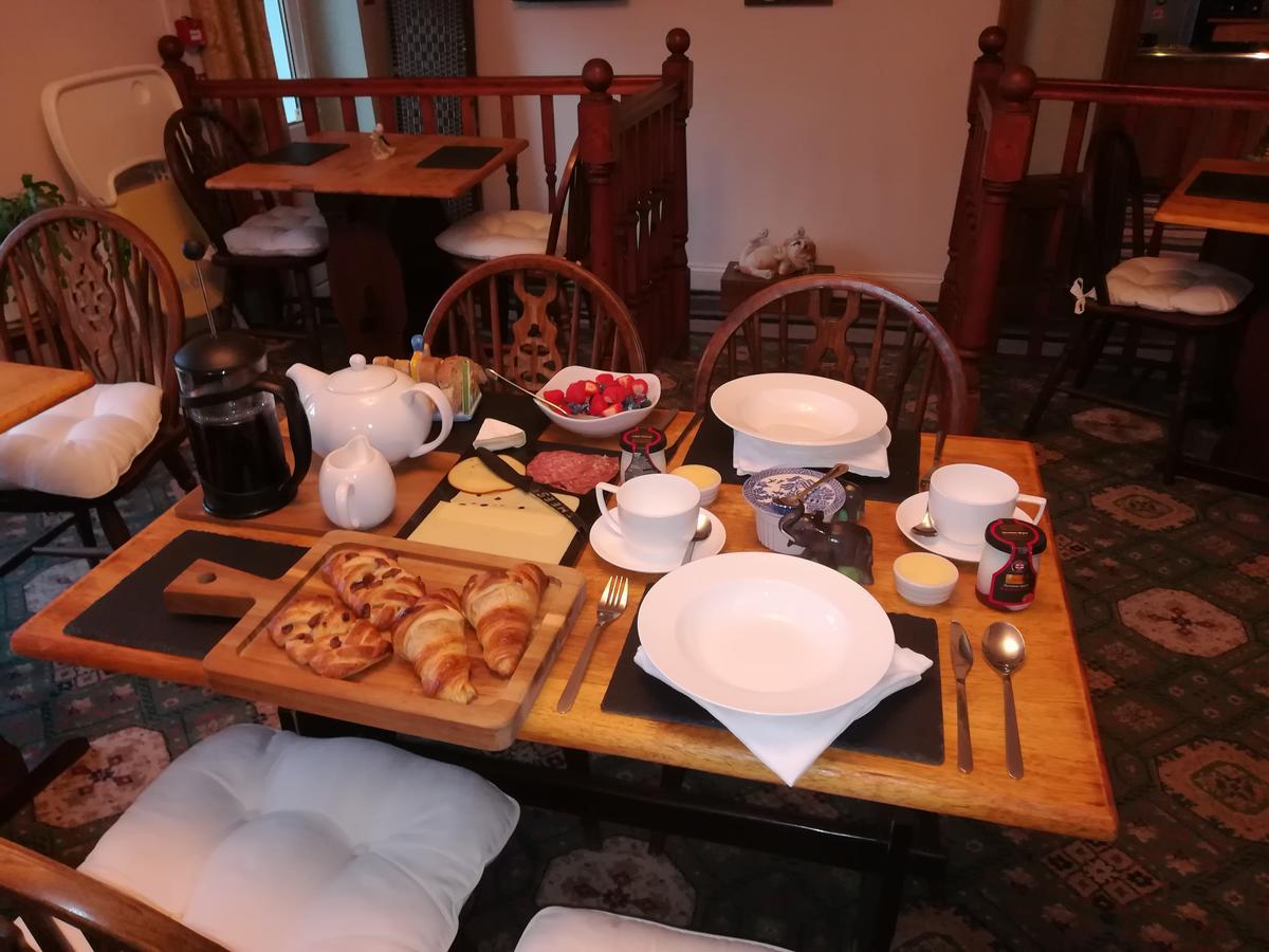 Tara Bed & Breakfast Fishguard Eksteriør bilde